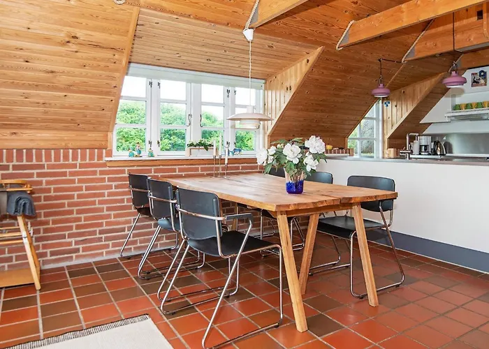 度假居 6 Person In *